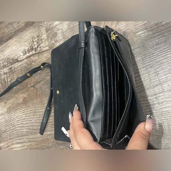 Marc Jacobs Black Leather Crossbody Bag - Picture 6 of 8